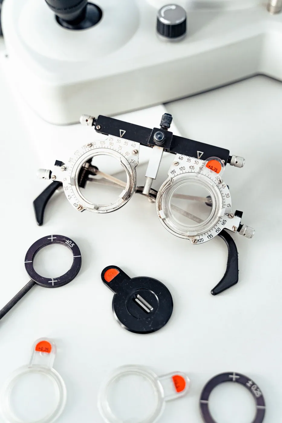 Armação de teste com lentes usadas em avaliação visual